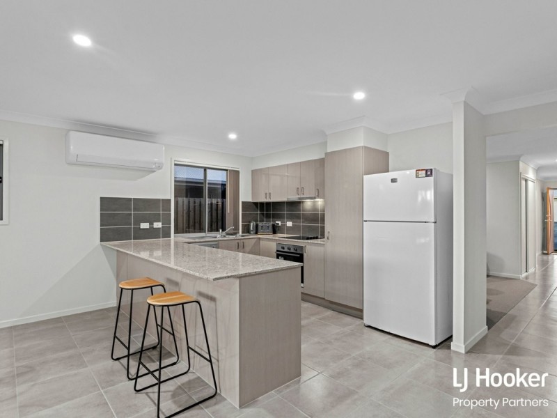 26 Sugar Maple Place, Park Ridge QLD 4125