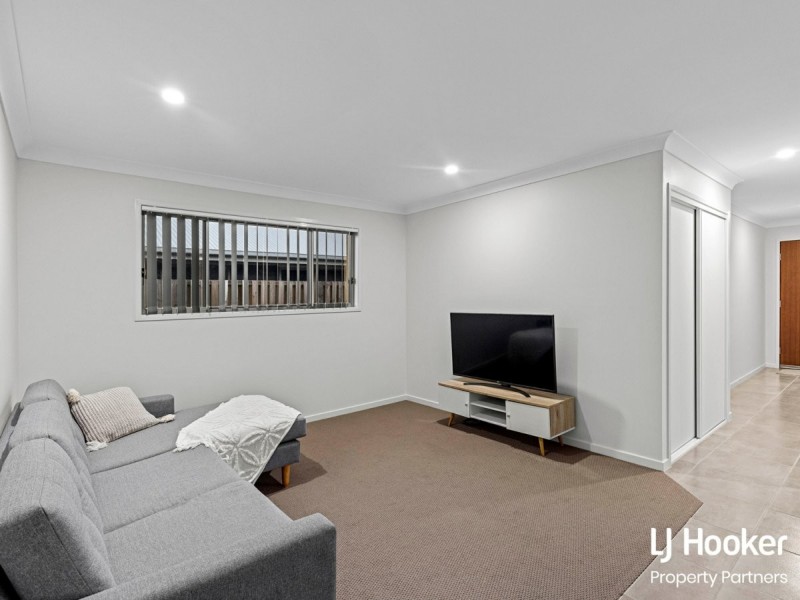 26 Sugar Maple Place, Park Ridge QLD 4125