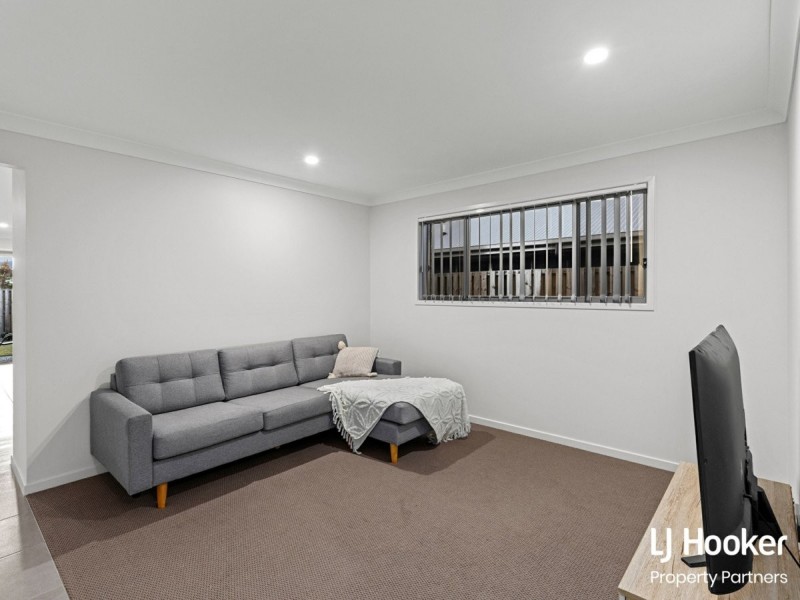 26 Sugar Maple Place, Park Ridge QLD 4125