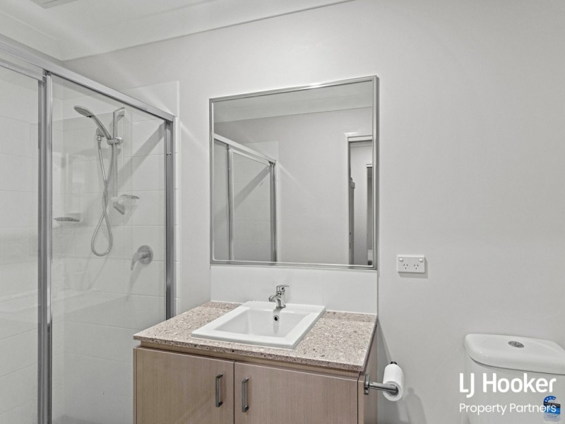 26 Sugar Maple Place, Park Ridge QLD 4125