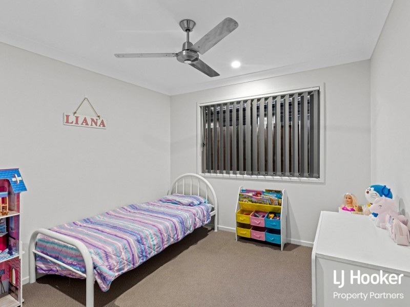 26 Sugar Maple Place, Park Ridge QLD 4125