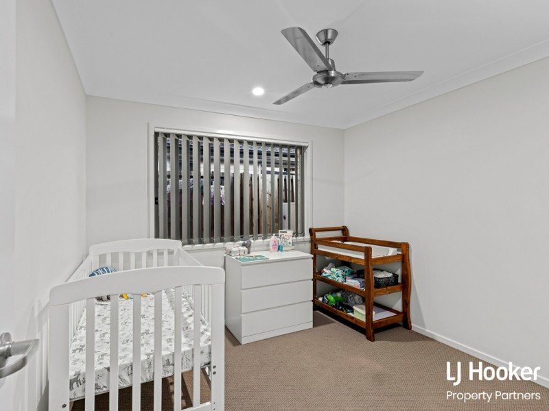 26 Sugar Maple Place, Park Ridge QLD 4125