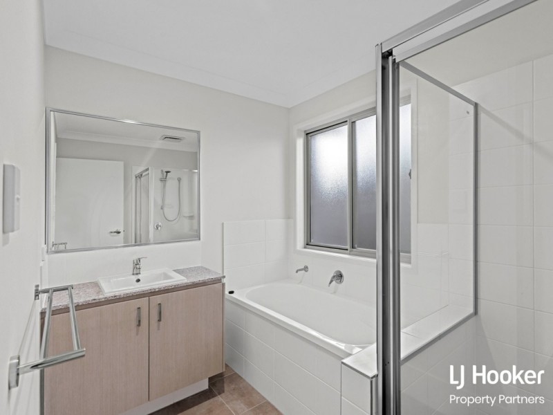 26 Sugar Maple Place, Park Ridge QLD 4125