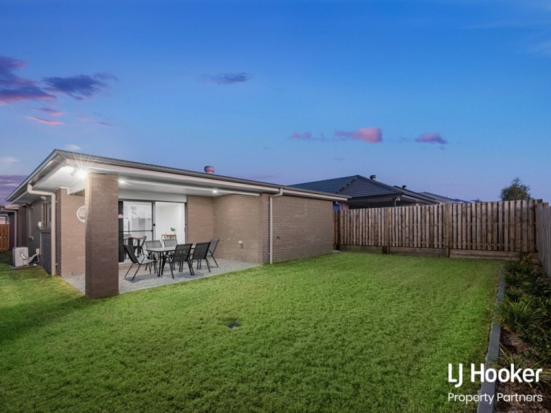 26 Sugar Maple Place, Park Ridge QLD 4125