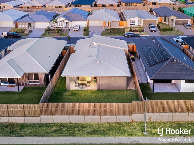 26 Sugar Maple Place, Park Ridge QLD 4125