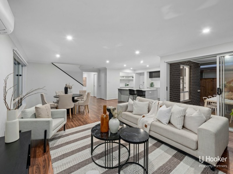 11 Davidson Circuit, Park Ridge QLD 4125