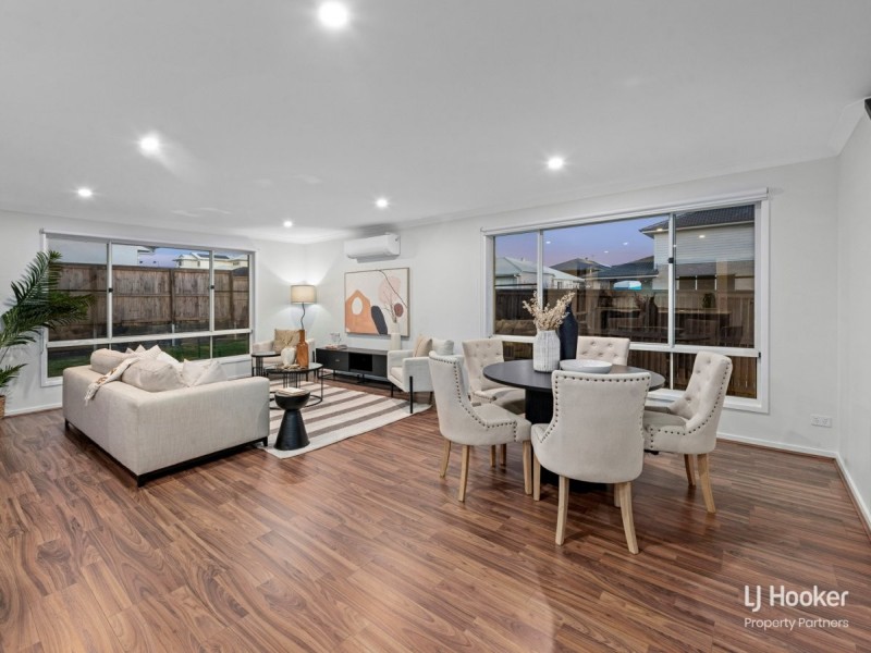 11 Davidson Circuit, Park Ridge QLD 4125