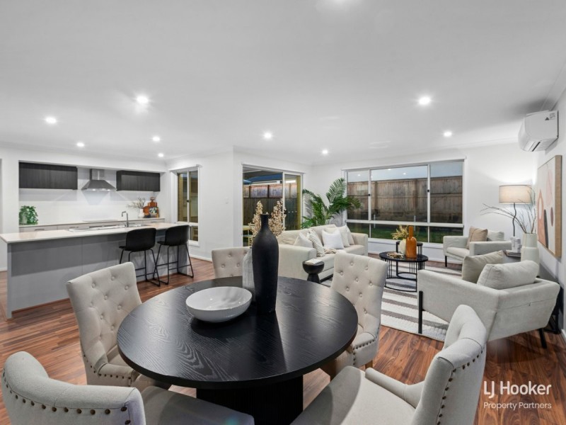 11 Davidson Circuit, Park Ridge QLD 4125