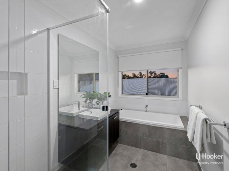 11 Davidson Circuit, Park Ridge QLD 4125