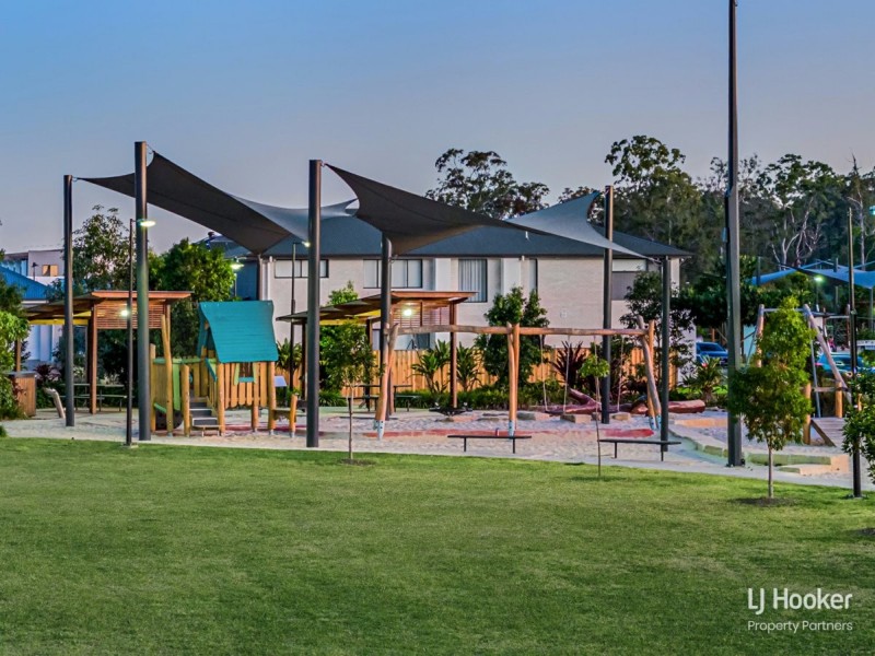 11 Davidson Circuit, Park Ridge QLD 4125