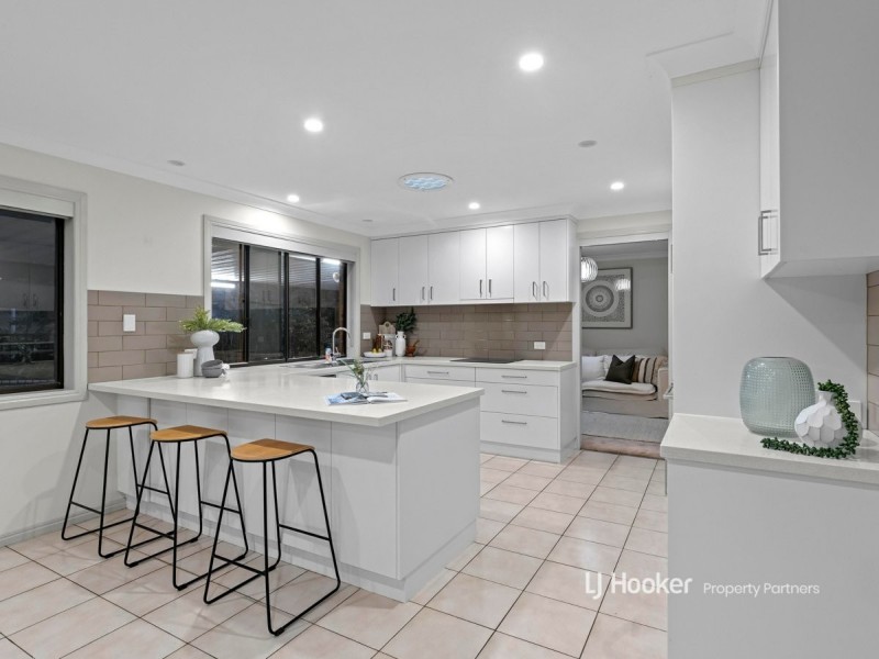 11 Coolidge Court, Stretton QLD 4116