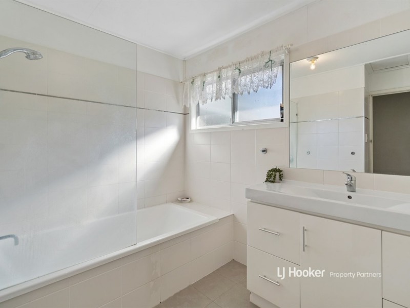 16 Donna Avenue, Rochedale South QLD 4123