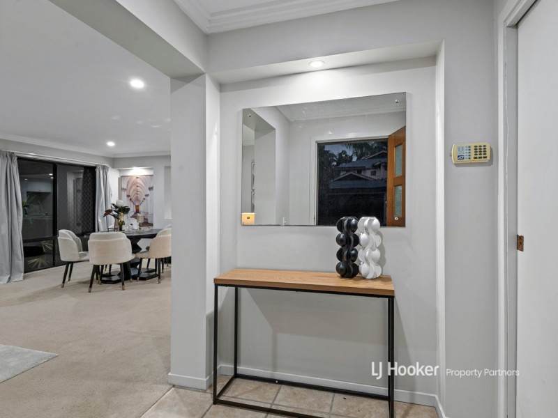 19 Aaron Place, Indooroopilly QLD 4068