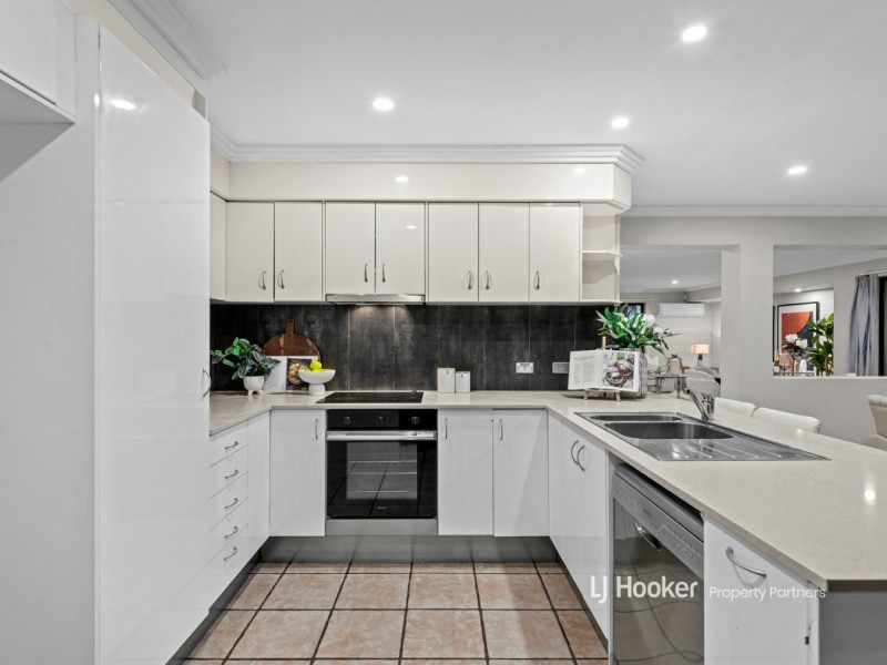 19 Aaron Place, Indooroopilly QLD 4068