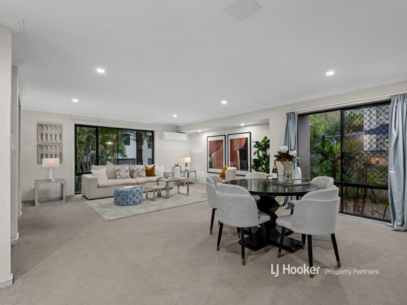 19 Aaron Place, Indooroopilly QLD 4068