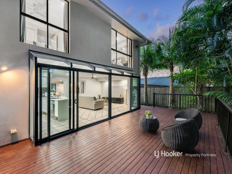 19 Aaron Place, Indooroopilly QLD 4068