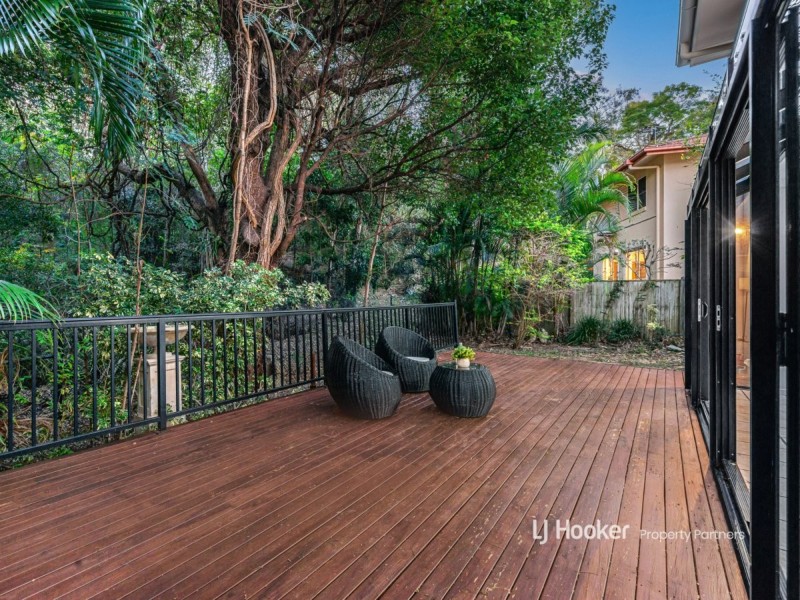19 Aaron Place, Indooroopilly QLD 4068