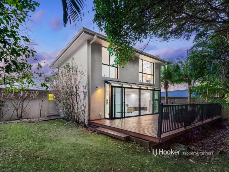 19 Aaron Place, Indooroopilly QLD 4068