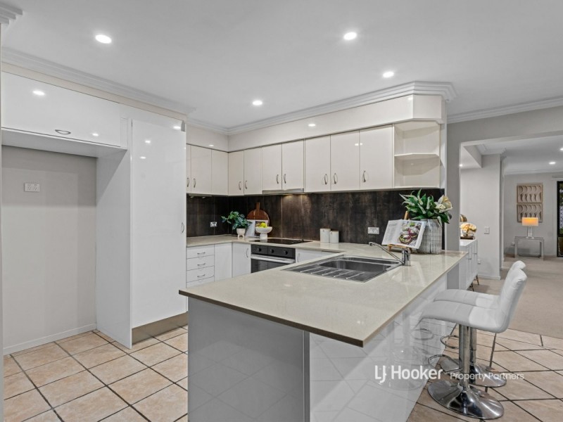 19 Aaron Place, Indooroopilly QLD 4068