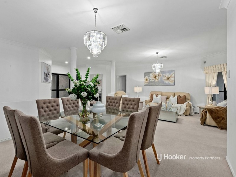 8 Coventry Place, Wishart QLD 4122