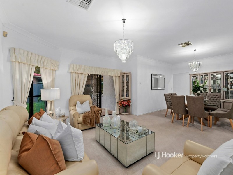 8 Coventry Place, Wishart QLD 4122