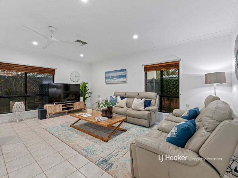 8 Coventry Place, Wishart QLD 4122