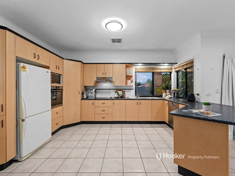 8 Coventry Place, Wishart QLD 4122