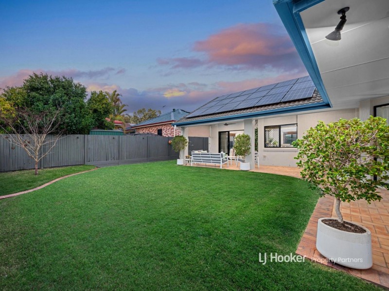 8 Coventry Place, Wishart QLD 4122