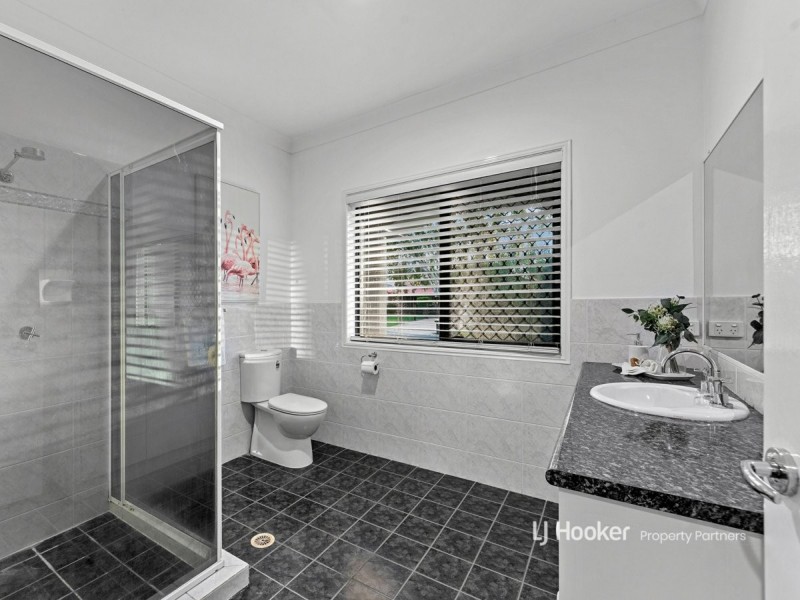 8 Coventry Place, Wishart QLD 4122