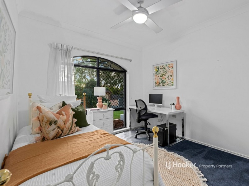 8 Coventry Place, Wishart QLD 4122