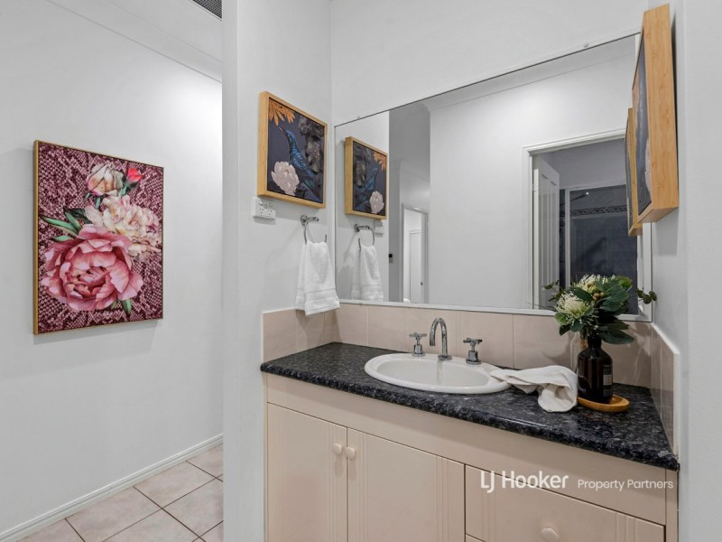 8 Coventry Place, Wishart QLD 4122