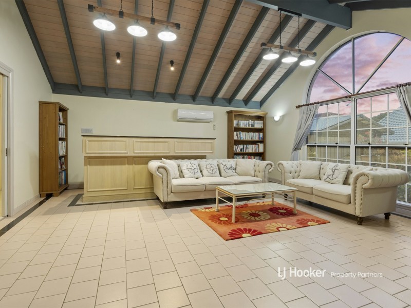 12 Reagan Place, Stretton QLD 4116