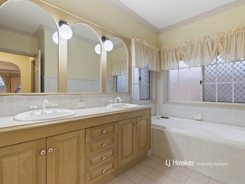 12 Reagan Place, Stretton QLD 4116