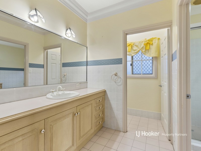 12 Reagan Place, Stretton QLD 4116