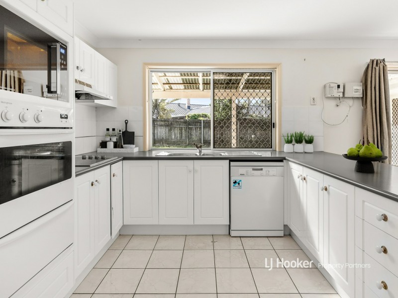 15 Chestnut Place, Calamvale QLD 4116