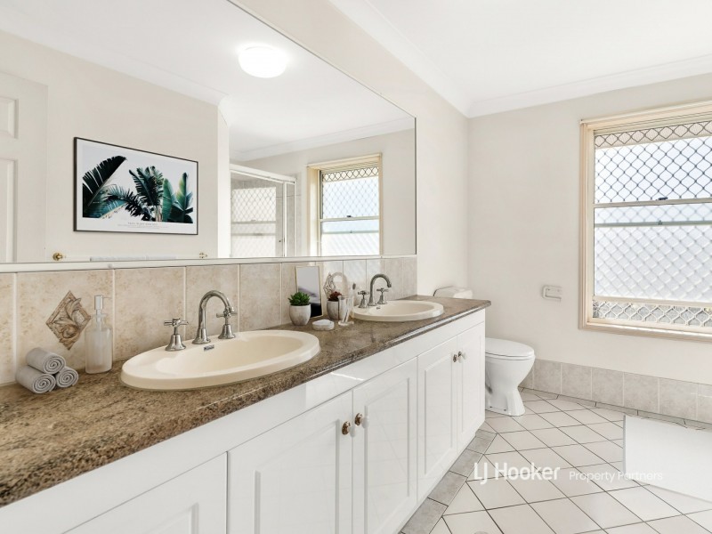 15 Chestnut Place, Calamvale QLD 4116