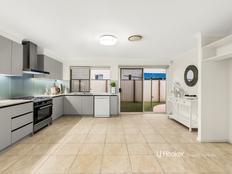 5 Caravonica Court, Calamvale QLD 4116