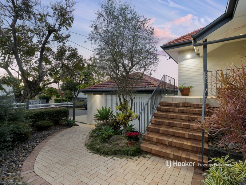 18 Weal Avenue, Tarragindi QLD 4121