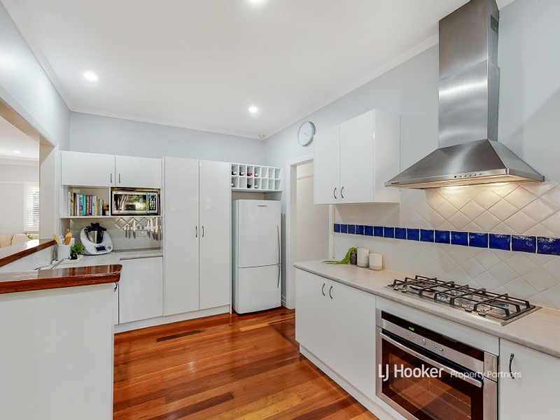 18 Weal Avenue, Tarragindi QLD 4121