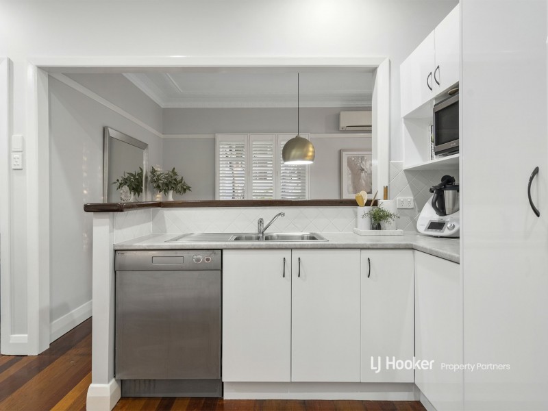 18 Weal Avenue, Tarragindi QLD 4121