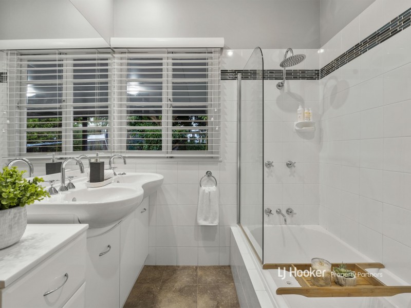 18 Weal Avenue, Tarragindi QLD 4121