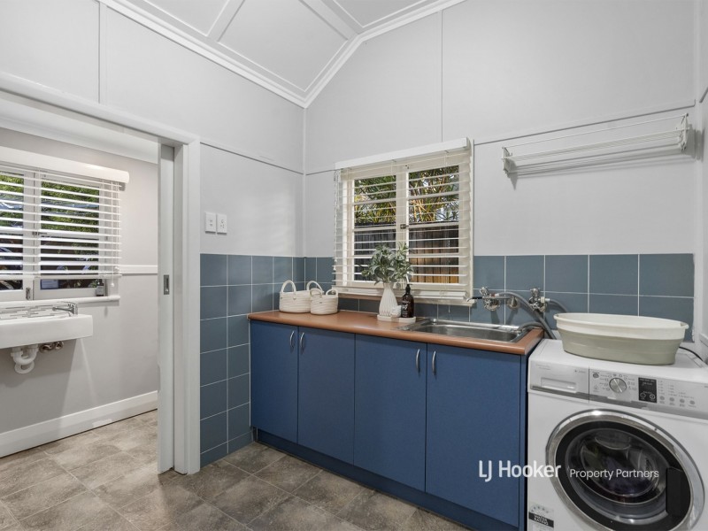 18 Weal Avenue, Tarragindi QLD 4121