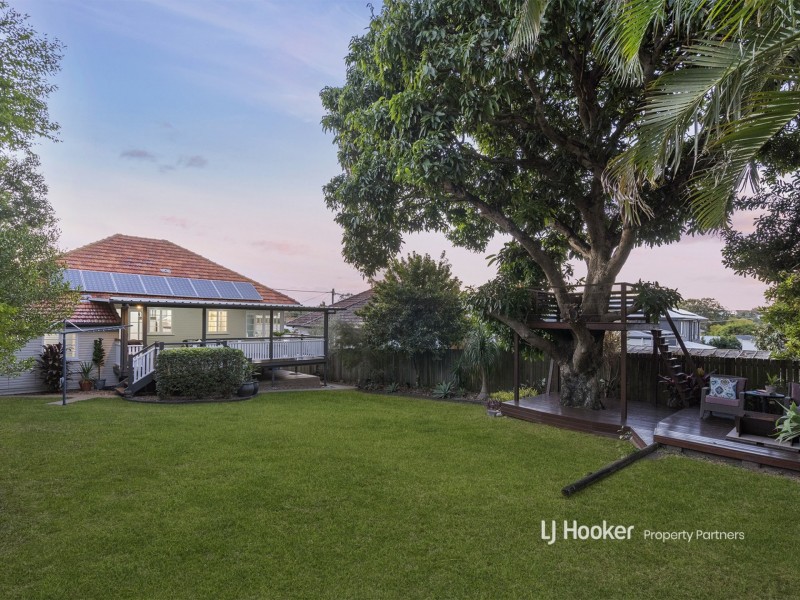 18 Weal Avenue, Tarragindi QLD 4121