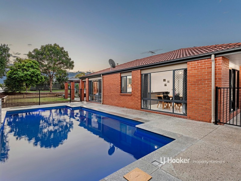 25 Mapelton Circuit, Parkinson QLD 4115