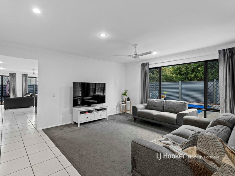 25 Mapelton Circuit, Parkinson QLD 4115