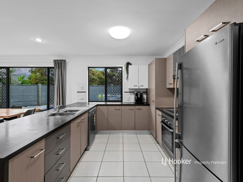 25 Mapelton Circuit, Parkinson QLD 4115
