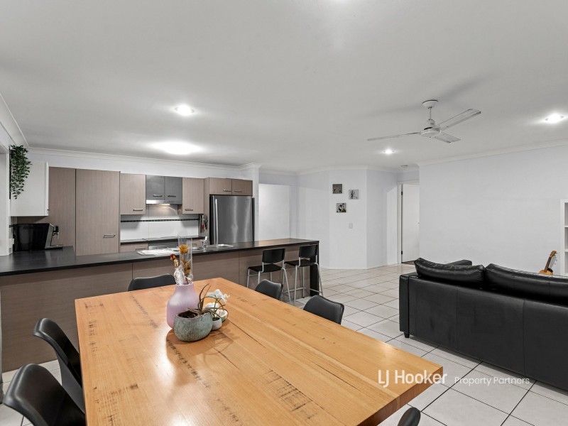 25 Mapelton Circuit, Parkinson QLD 4115