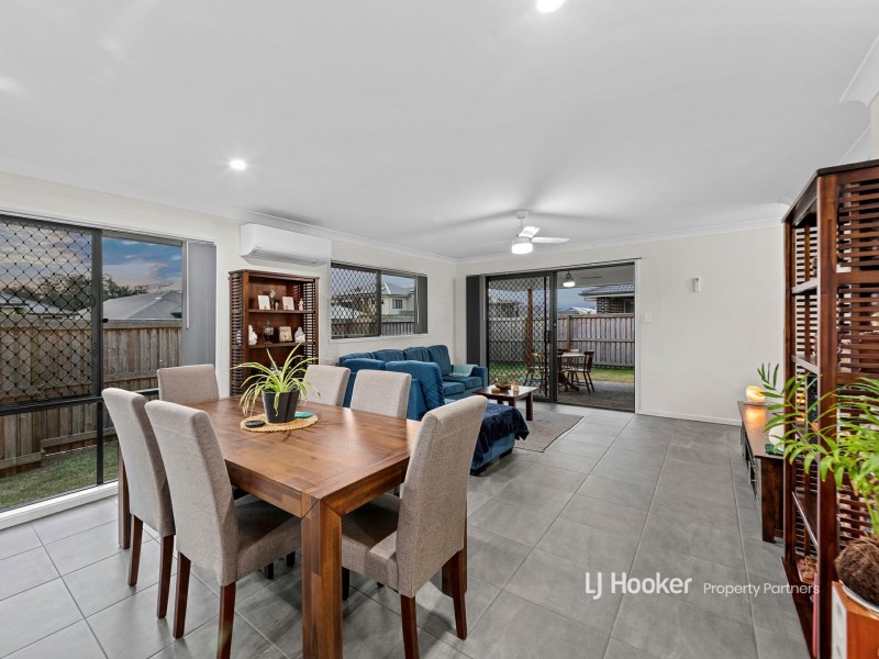 52 Macadamia Circuit, Park Ridge QLD 4125