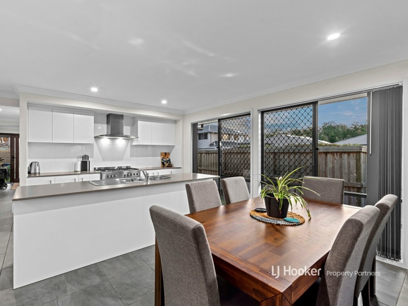 52 Macadamia Circuit, Park Ridge QLD 4125