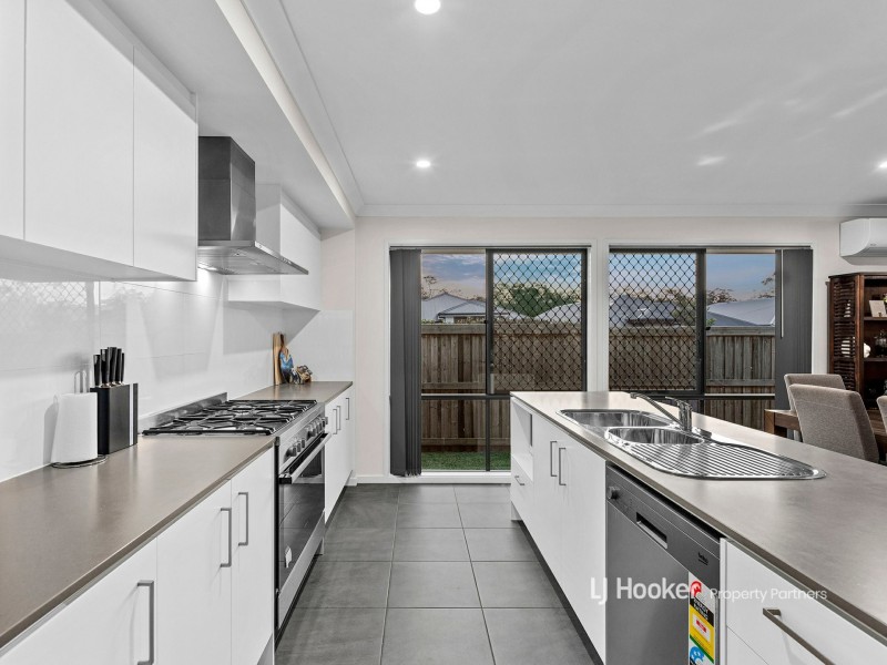 52 Macadamia Circuit, Park Ridge QLD 4125